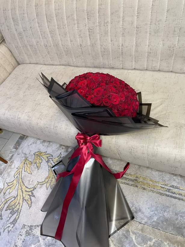 دسته گل طبیعی 200 شاخه رز هلندی قرمز