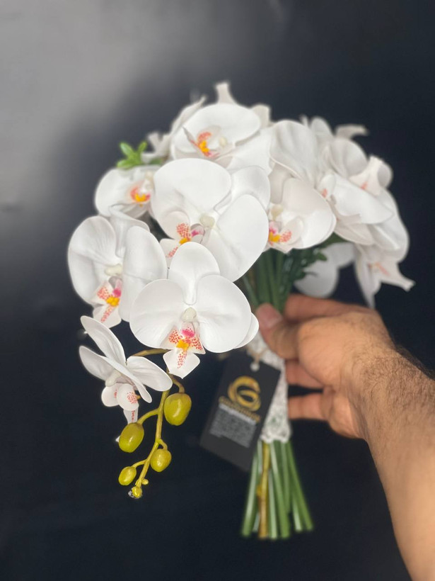 دسته گل عروس ارکیده مدل آبشاری همرا با گل کت داماد