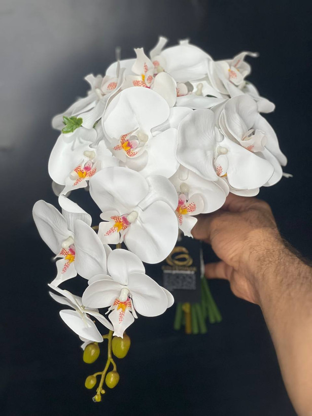 دسته گل عروس ارکیده مدل آبشاری همرا با گل کت داماد