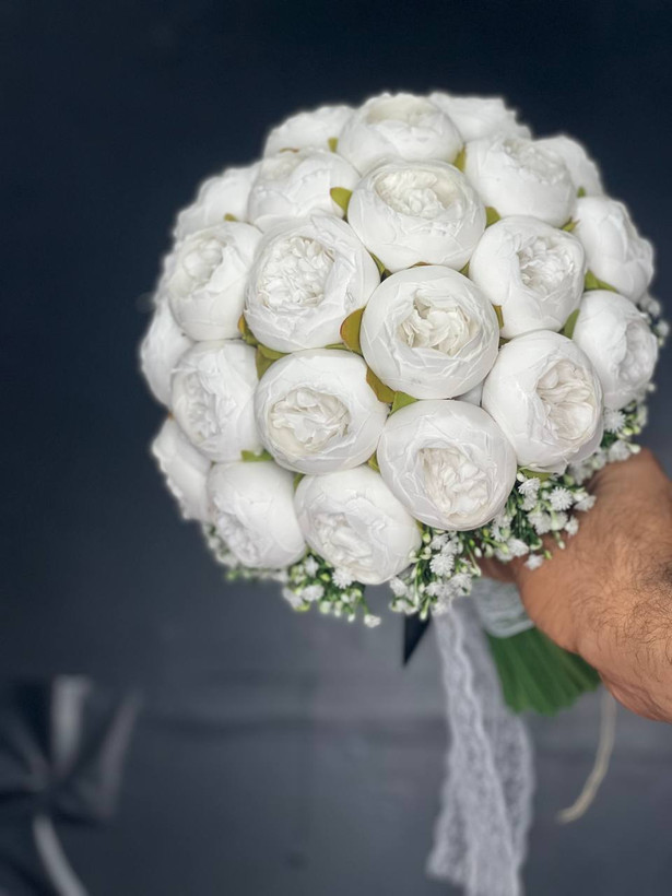 دسته گل پیونی ۳۰ شاخه با ژیپسوفیلا