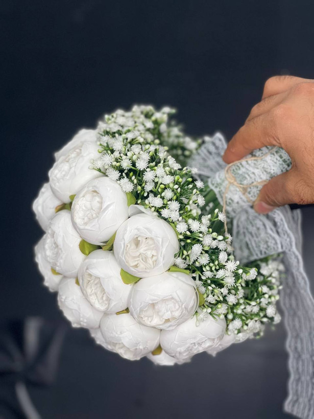 دسته گل پیونی ۳۰ شاخه با ژیپسوفیلا