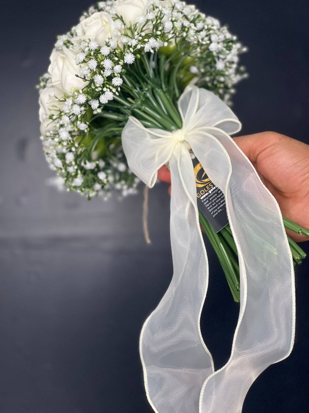 دسته گل عروس رز صابونی همراه با ژیپسو