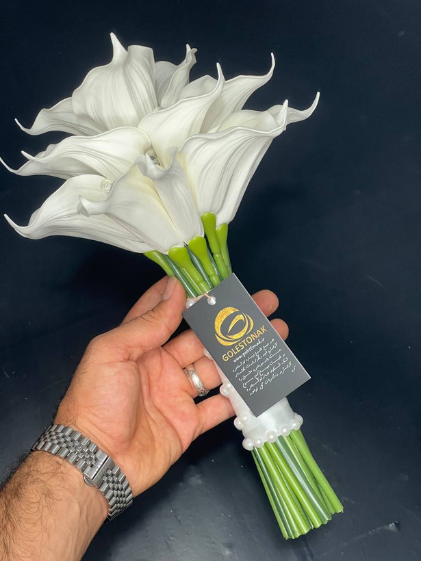 دسته گل عروس شیپوری ( کاله لیلی ) رنگ ثابت