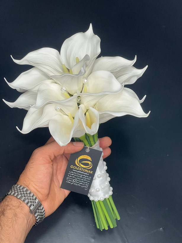 دسته گل عروس شیپوری ( کاله لیلی ) رنگ ثابت