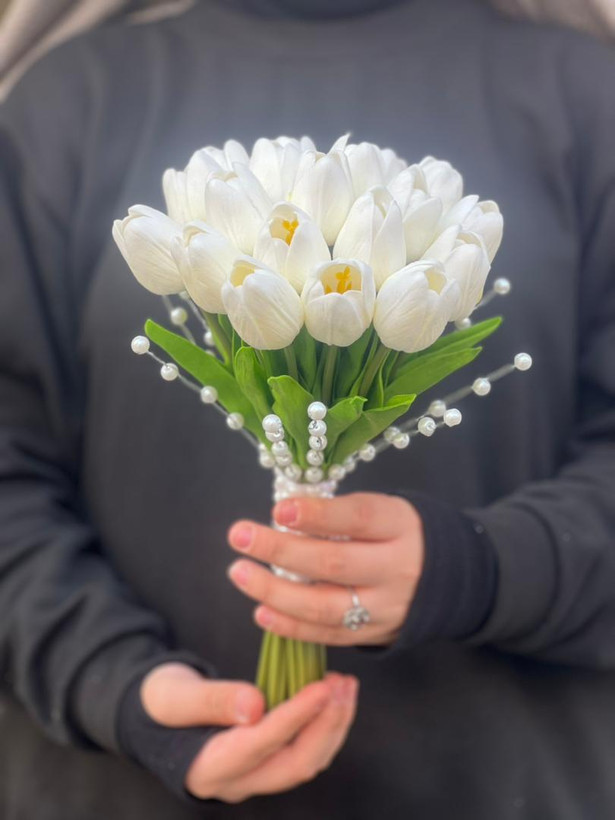 دسته گل لاله لمسی 19شاخه با دیزاین مروارید