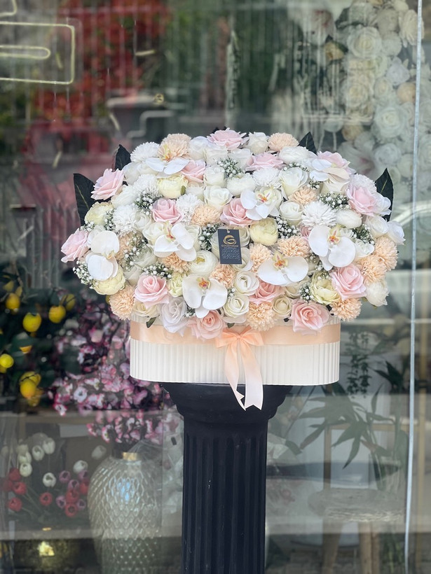 باکس گل مصنوعی باگلهای مصنوعی درجه1 تم رنگی (سفید گلبهی صورتی)