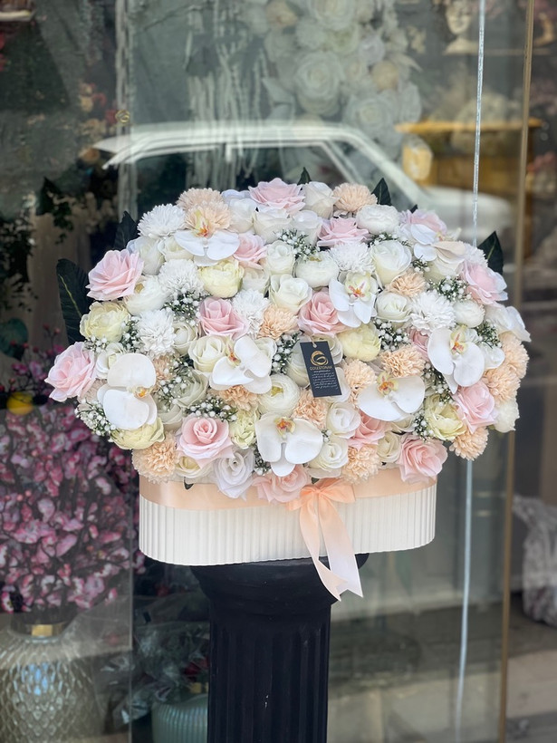 باکس گل مصنوعی باگلهای مصنوعی درجه1 تم رنگی (سفید گلبهی صورتی)