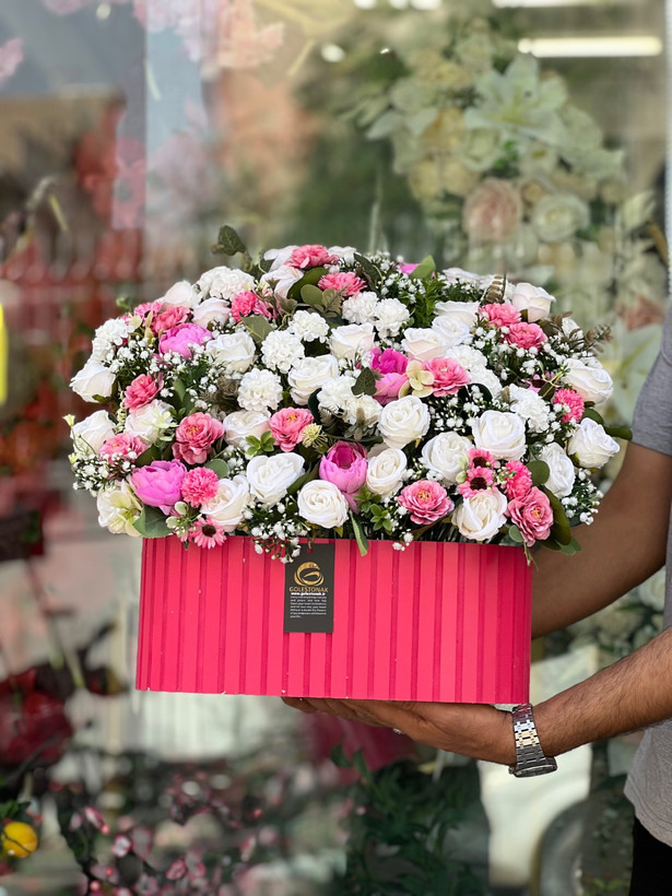 باکس گل مصنوعی سرخ آبی باگلهای مصنوعی درجه1 تم رنگی (سفیدصورتی)