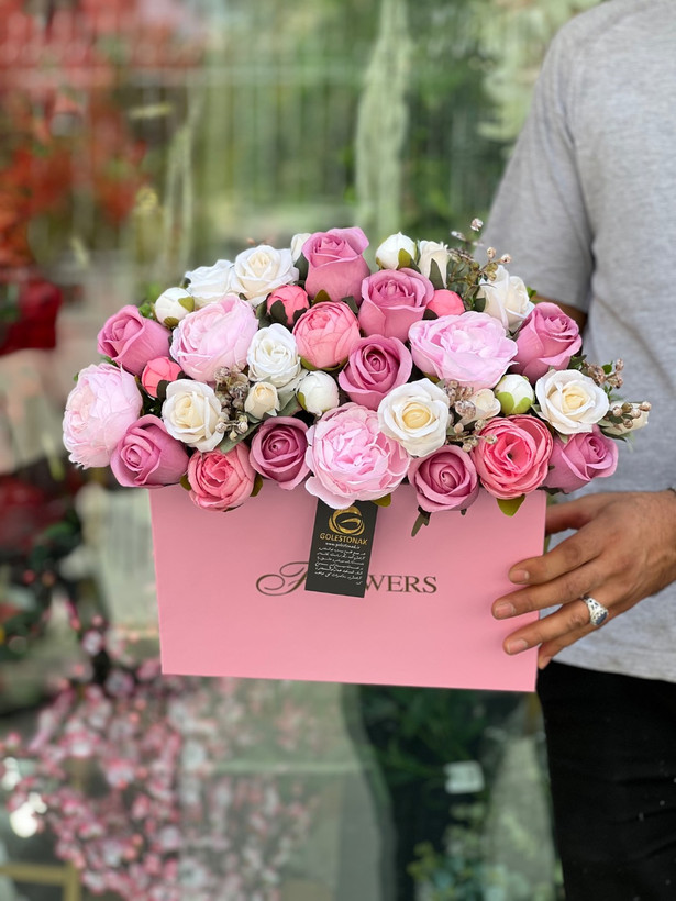 باکس گل مصنوعی رنگ یاسی باگلهادرجه1 رز پیونی و برگ