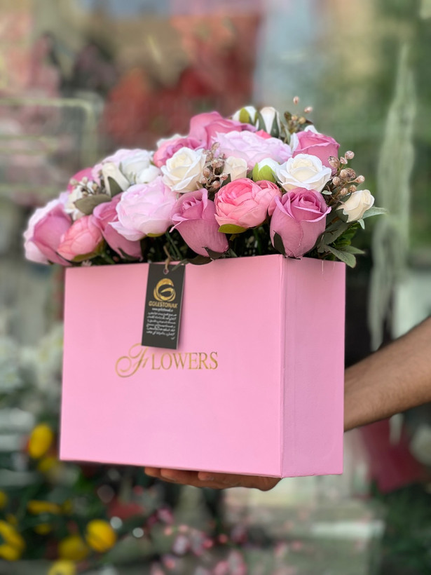 باکس گل مصنوعی رنگ یاسی باگلهادرجه1 رز پیونی و برگ