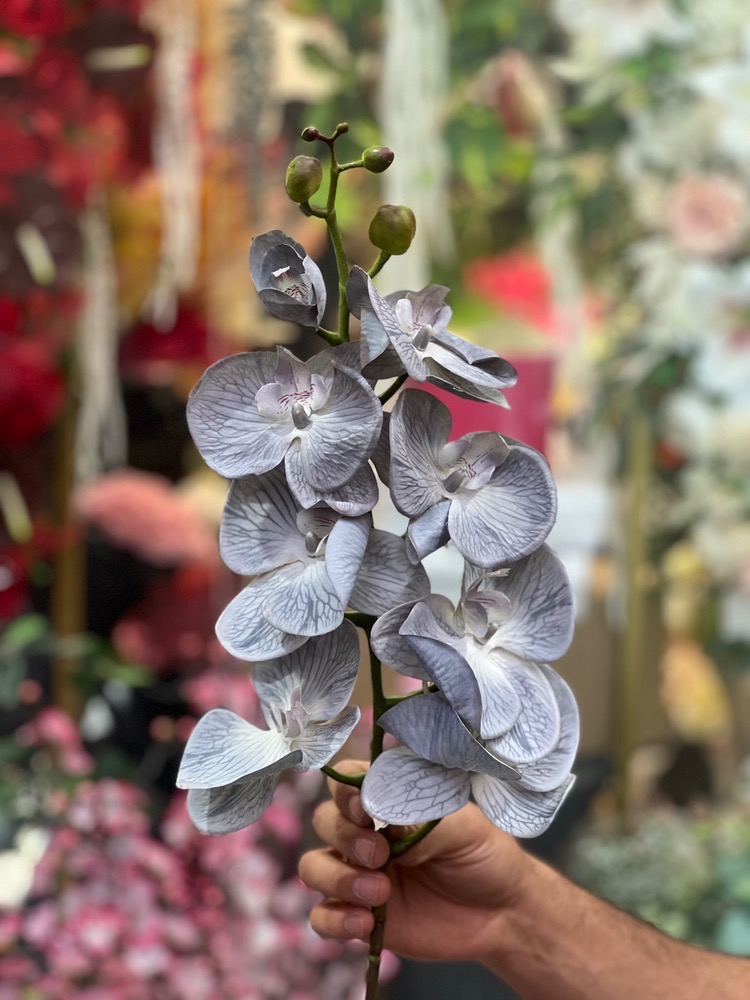 گل مصنوعی ارکیده مصنوعی ۷گل وارداتی چرمی رنگ آبی کمرنگ