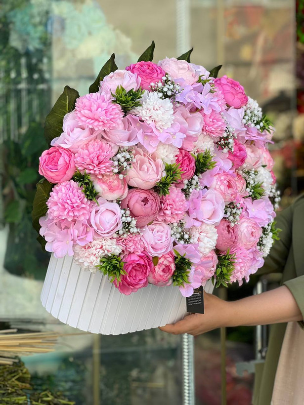 باکس گل مصنوعی با گلهای وارداتی( تم صورتی گلبهی)