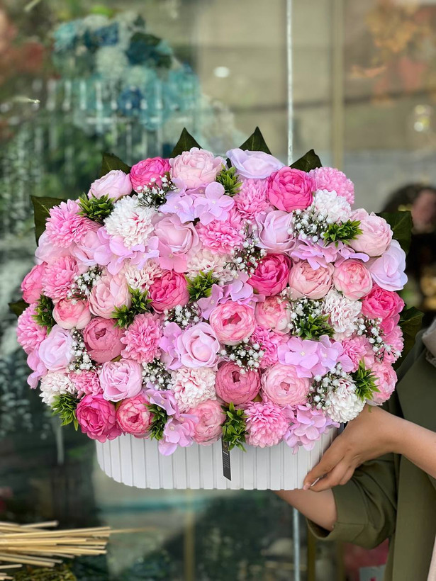 باکس گل مصنوعی با گلهای وارداتی( تم صورتی گلبهی)