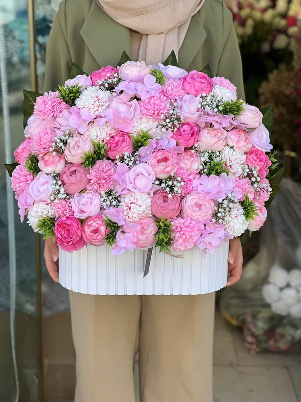 باکس گل مصنوعی با گلهای وارداتی( تم صورتی گلبهی)